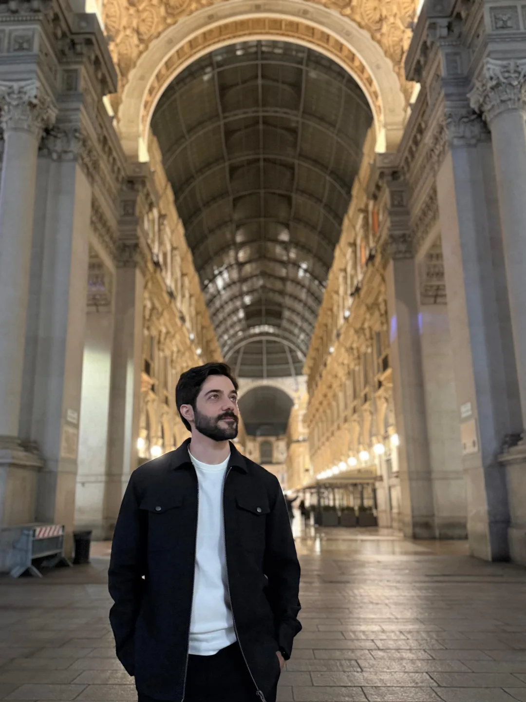 Matheus Gervásio na Galleria Vittorio Emanuele II, em Milão